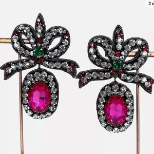 Authentic Gucci bow earring- discontinued and rare